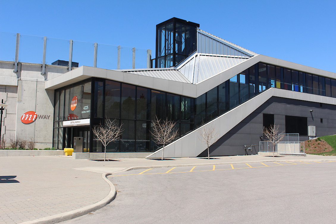 Building Colour, Mississauga MiWay, Central Parkway station