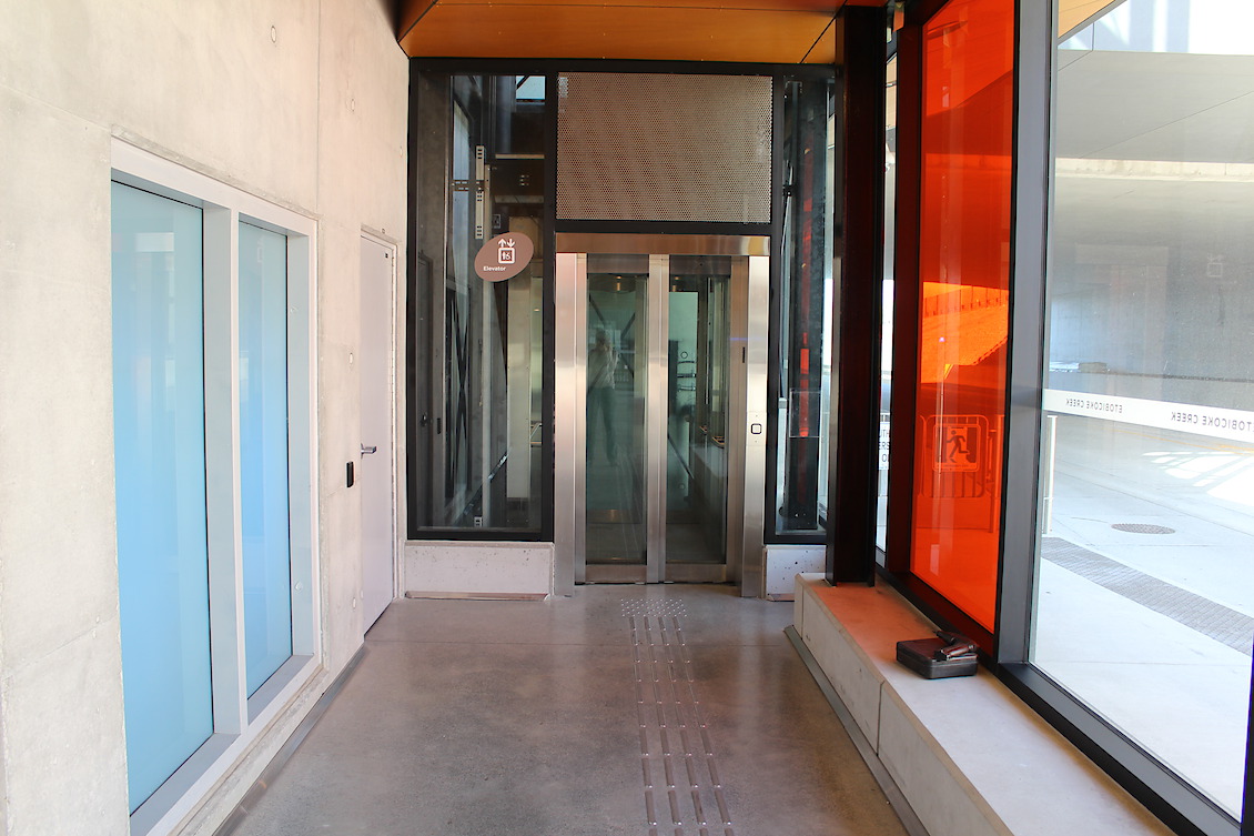 Building Colour, Mississauga MiWay, Etobicoke Creek station