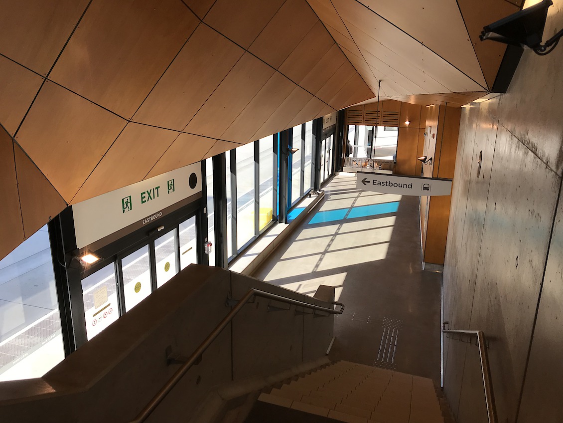 Building Colour, Mississauga MiWay, Spectrum station