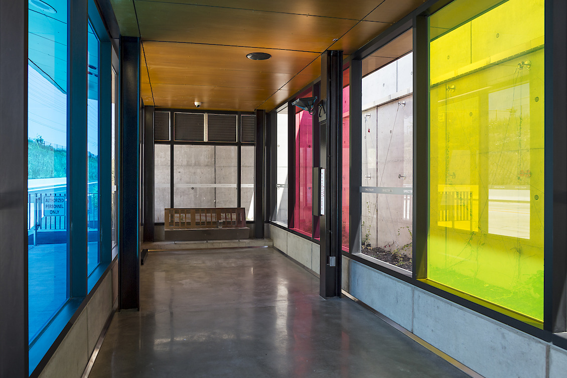 Building Colour, Mississauga MiWay, Spectrum station