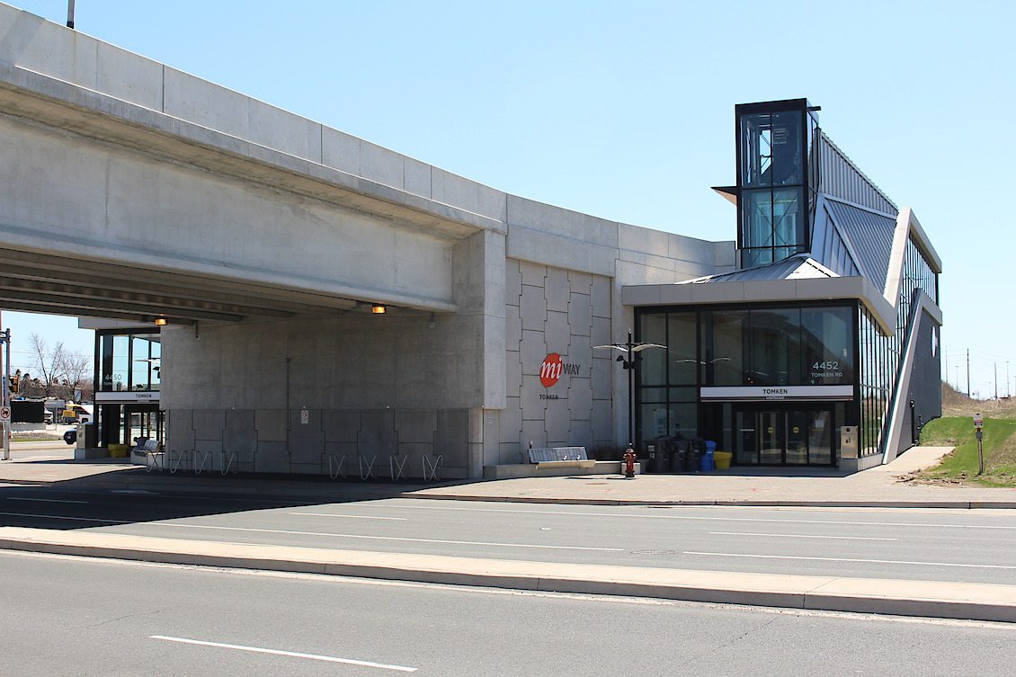 Building Colour, Mississauga MiWay, Tomken station