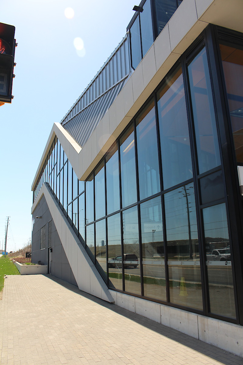 Building Colour, Mississauga MiWay, Tomken station