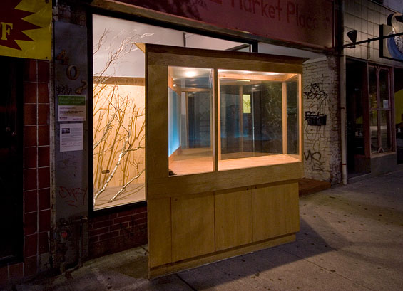 Vagabond Vitrine, 2010, lighting in forward position